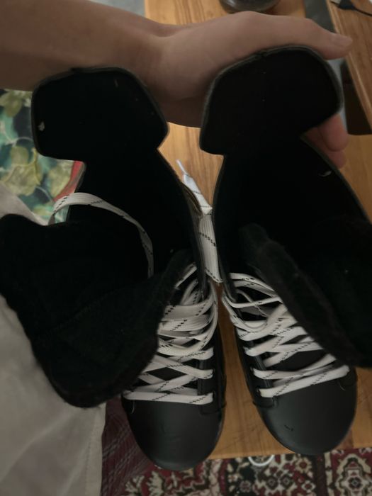 Коньки новые пару раз одевал