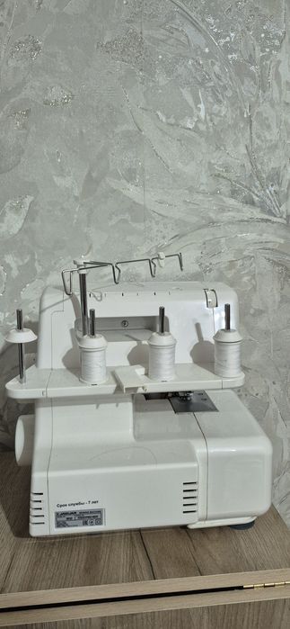 Продам оверлок новый
