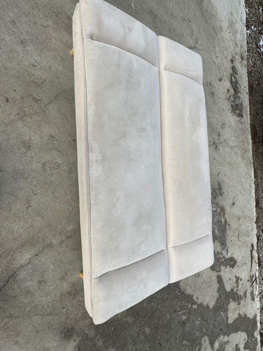 Бежов диван с функция сън