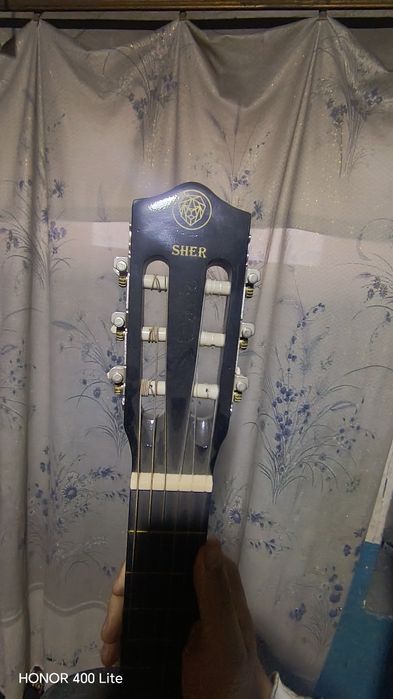Gitara qora yangi
