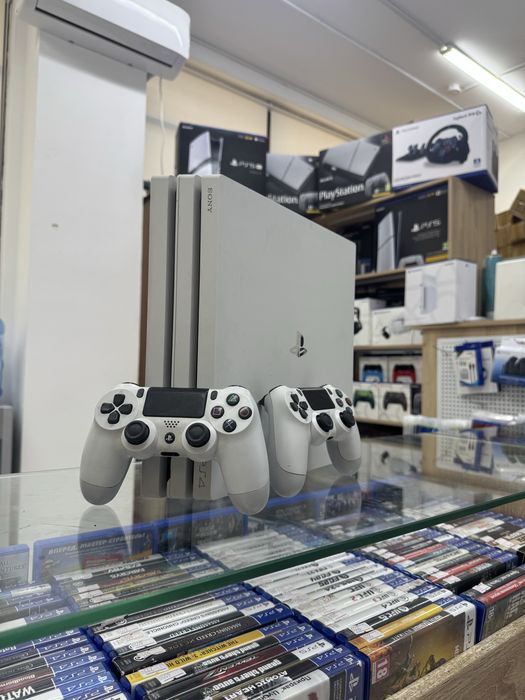 Ps4 pro 1тб 2джостика Б/У