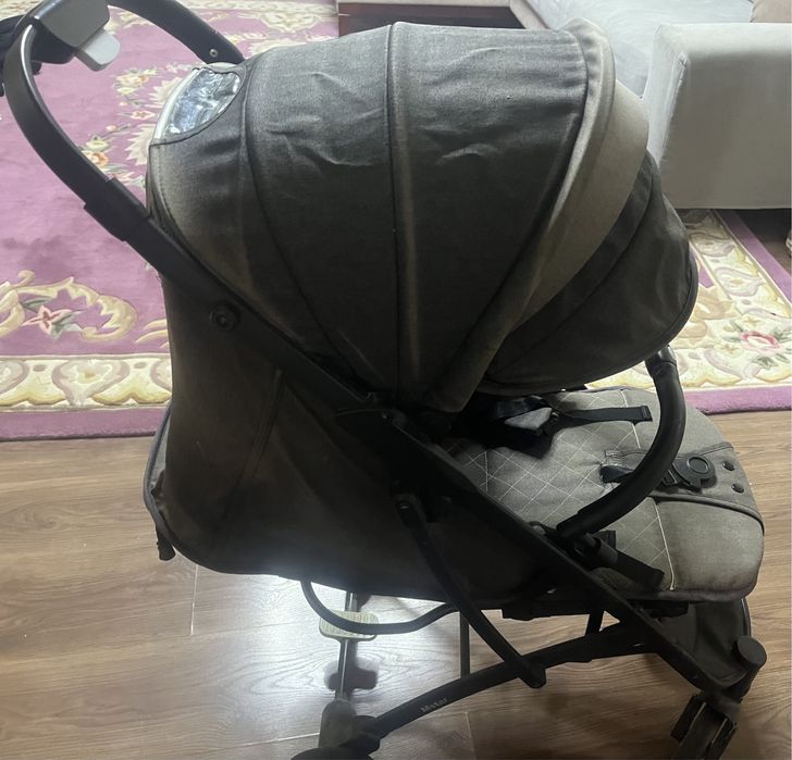 Продам коляскы в хорошом состаяние