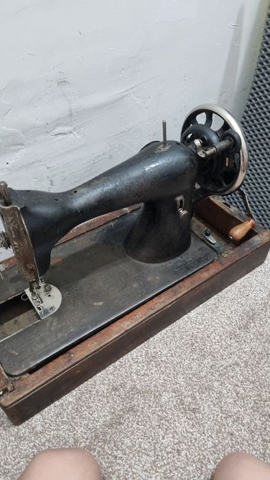 Продам швейную машинку