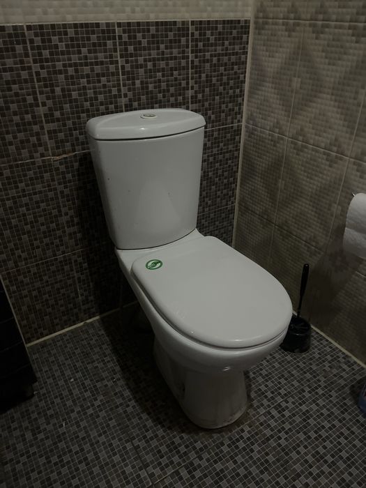 унитаз в хорошем состояние