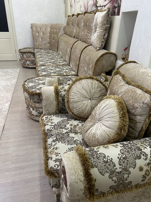 Диван для зала или хола