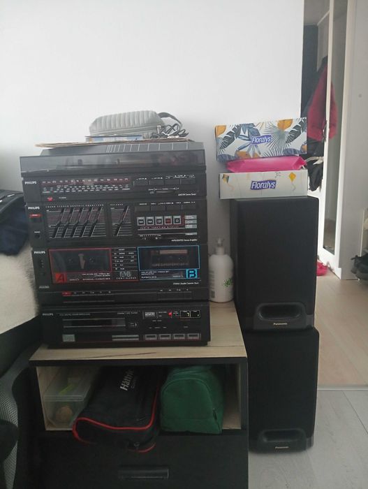 De vânzare combină Philips cu Amplificator