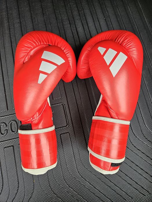 Боксерские перчатки