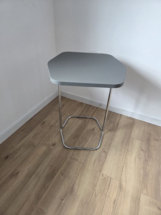 Masa hexagonala moderna, picuoare metalice cromate