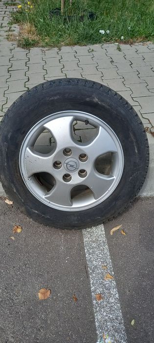 Vând set 4 jante aluminiu 5 prezoane echipate cu cauciucuri de vara .