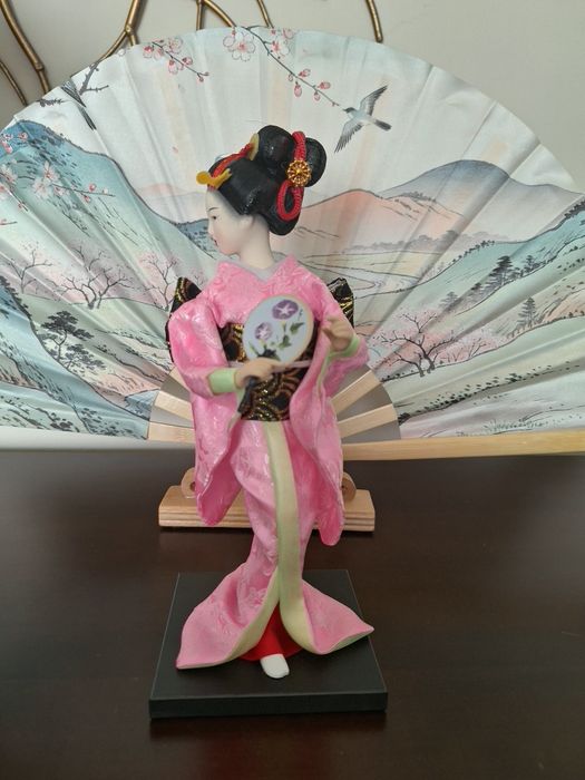 Colecție 6 figurine gheișe 25 cm – costume textile, colecție decorativă