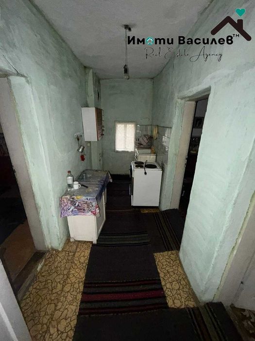 Продава КЪЩА област София, с. Извор