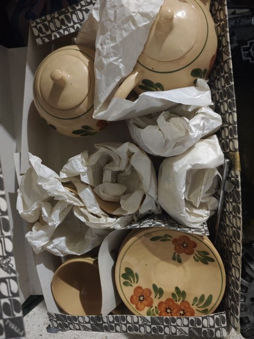 Продавам ретро сервиз за чай