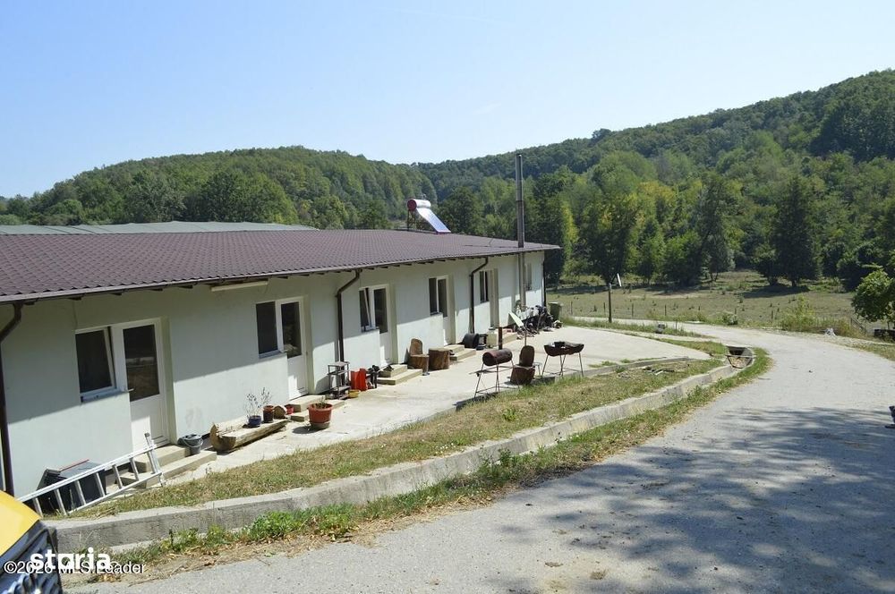 Bogati - Glimbocel, Ferma Zootehnica, Cladiri 1996 mp, Teren 4.89 ha
