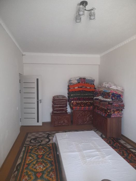 Гулистон шаҳри марказида, 3 хонали уй сотилади.