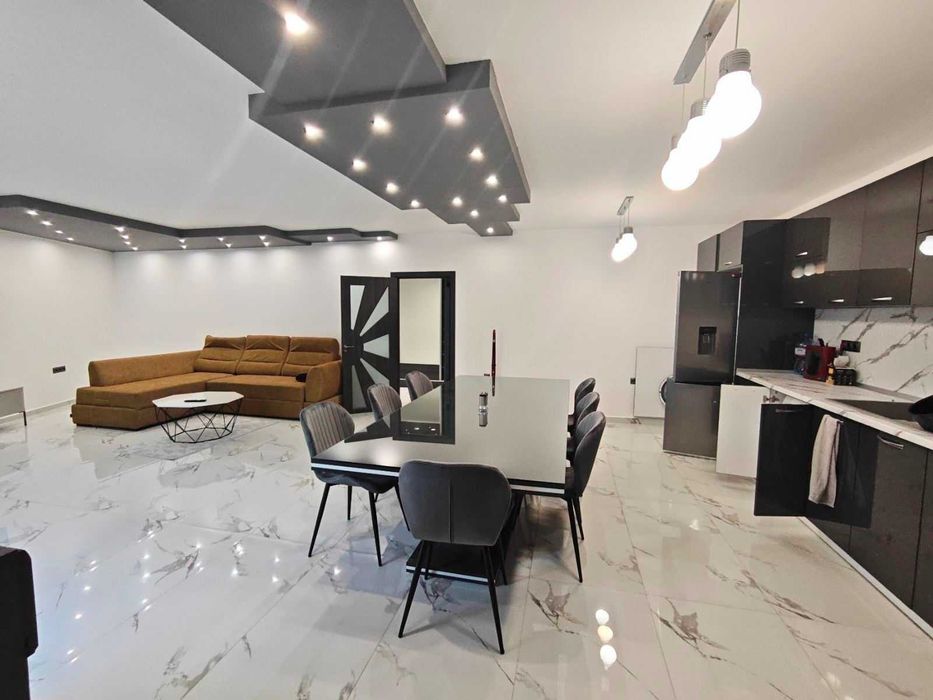 Продава се Четиристаен апартамент в Казанлък - 155 кв.м за 1742 €/кв.м - Снимка #3