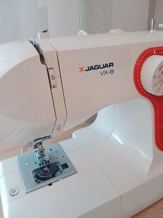 Продам швейную машинку