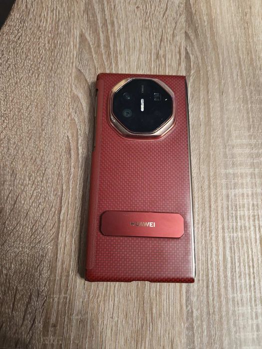 Huawei Mate XT Ultimate Design Tri-Fold