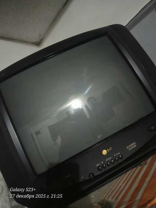 Телевизор LG в рабочем состоянии