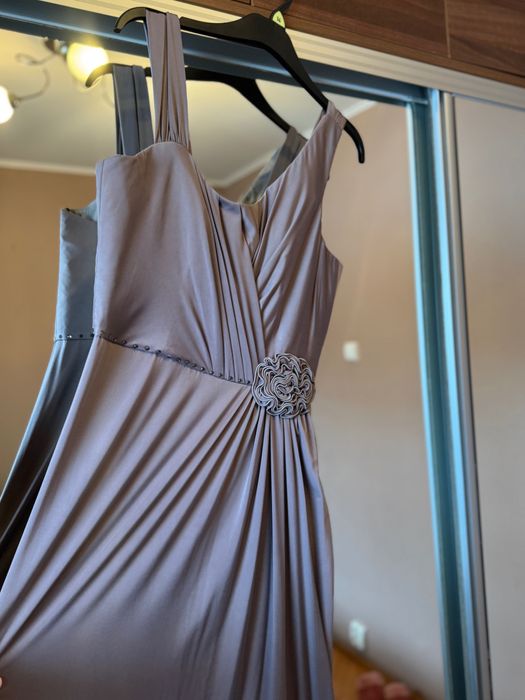 Vând rochie lungă de ocazie (roz prăfuit)