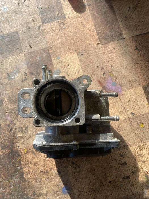 Дроселова клапа за тойота ярис 1.3 бензин 86кс