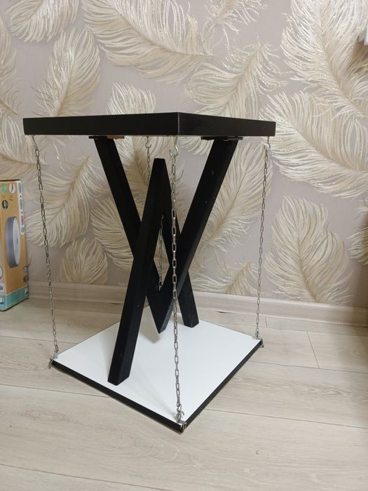 Продается интерьерный стол