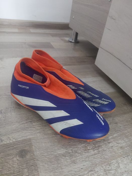 Ghete de fotbal PREDATOR