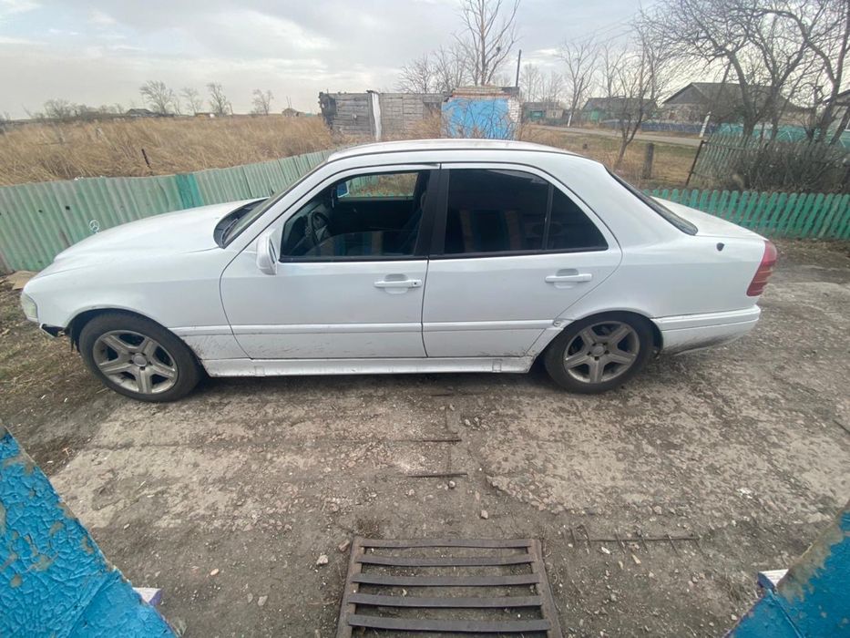 Мерседес w202 c 180