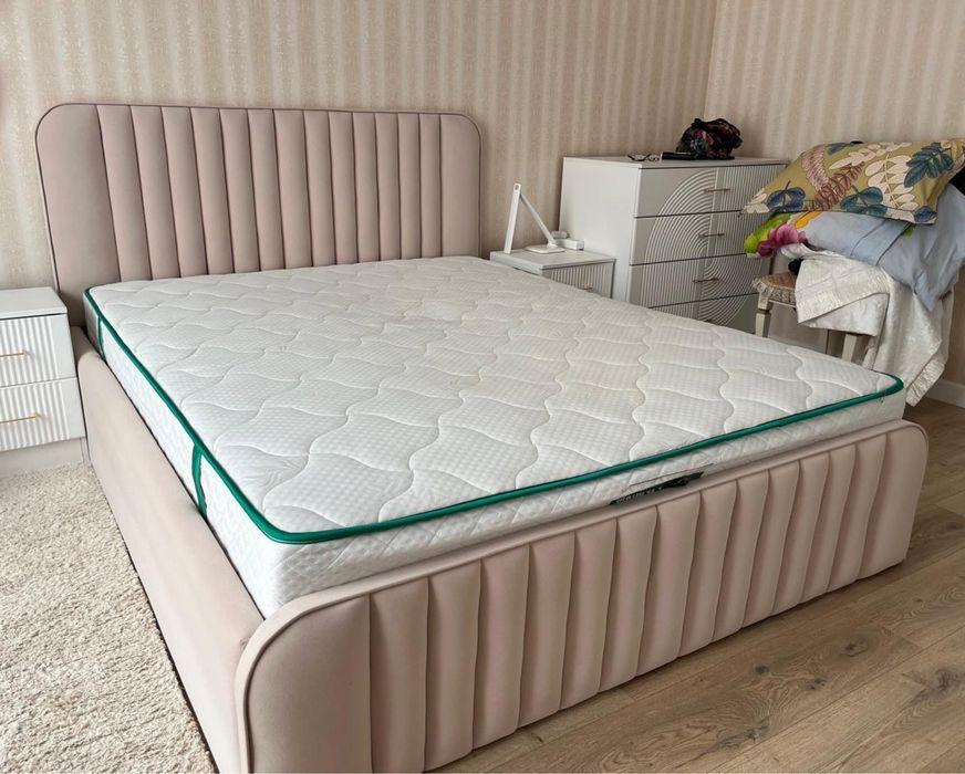 кровать двуспальная