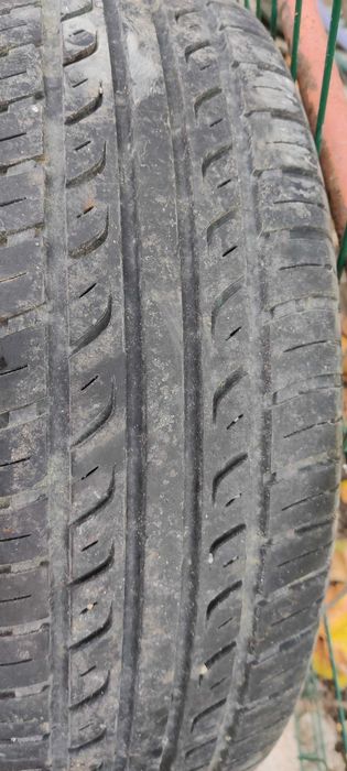 Vând 4 cauciucuri de vara Petlas si jantele aferente 500 lei