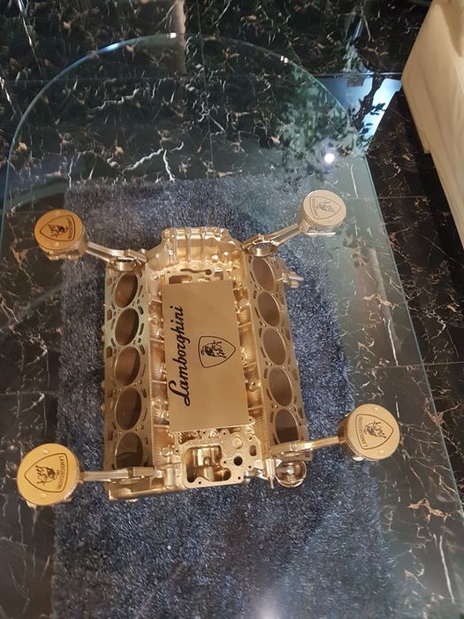 Арт Маса от Двигател V8/V10/V12