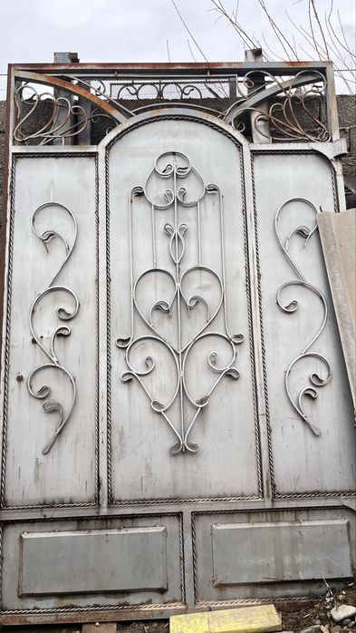 Новые ворота в отличном состачний