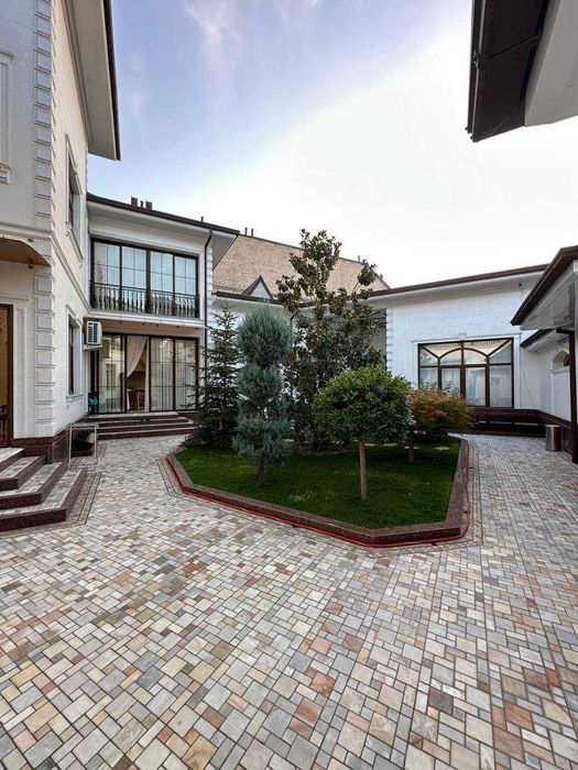 Район: Юнусабадский  Улица: Зенит 5.8  сотки 550  кв.м.