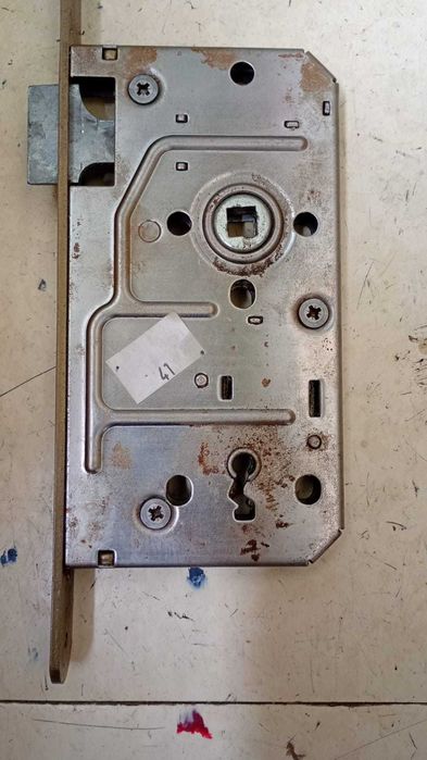 Брава за врата -