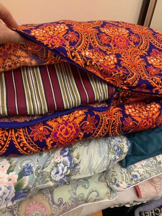 Одеяла, матрас, постельное, одежда для работы