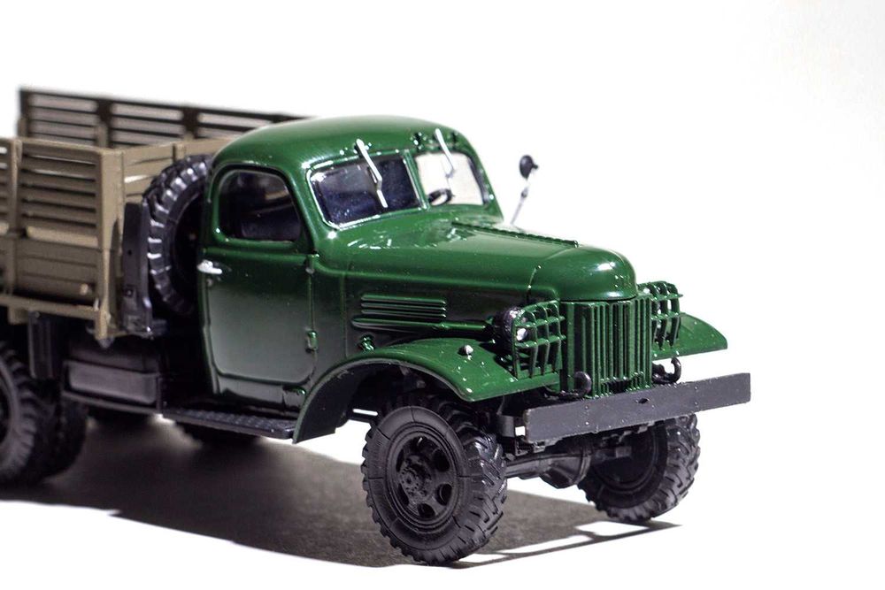 Бортовой грузовик ЗИС-151, фирма АвтоИстория, масштаб 1:43. Жми