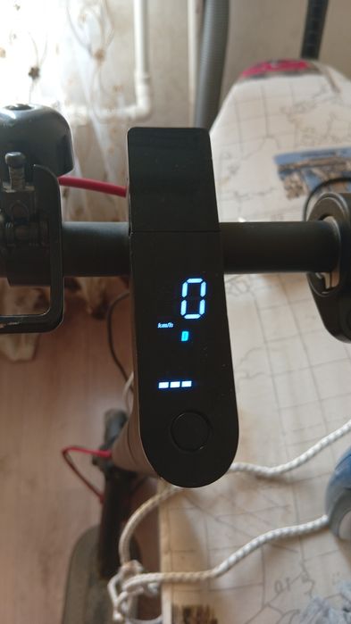 Продам электросамокат Xiaomi m365