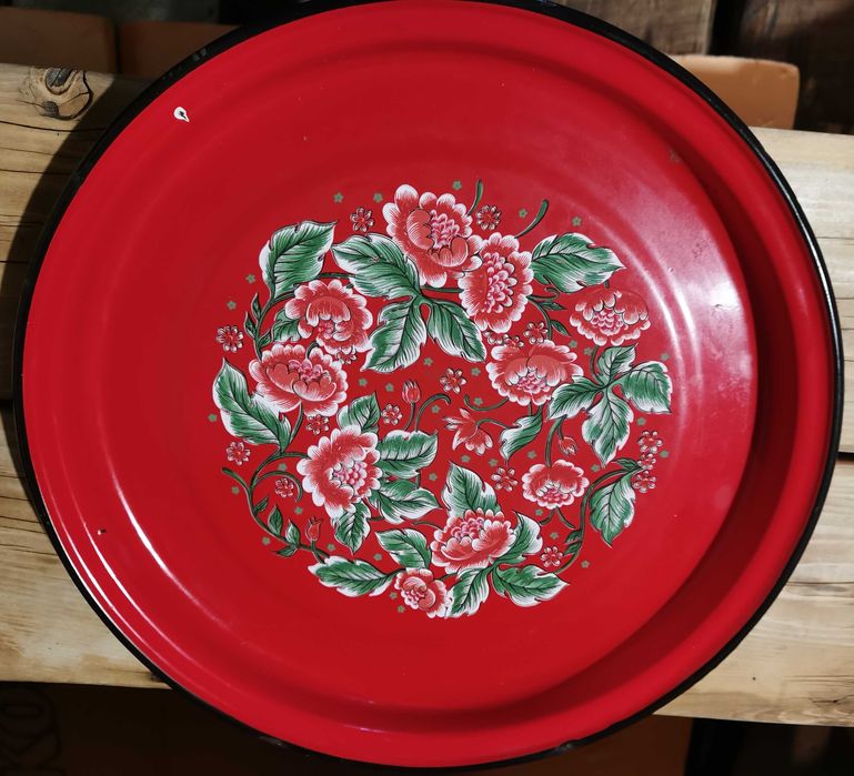 Эмалированное большое блюдо