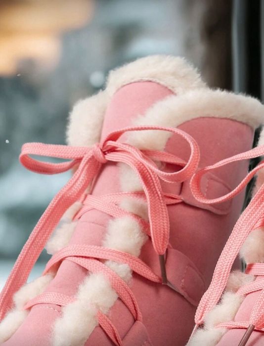 Розови боти с пух