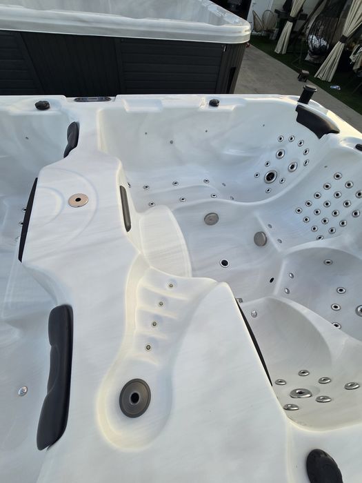 Плувни джакузита на ИЗПЛАЩАНЕ  с насрещтно течение в перфектно състоян