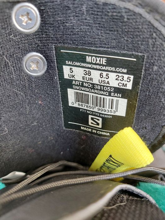 Vând  urgent bootsi Solomon.