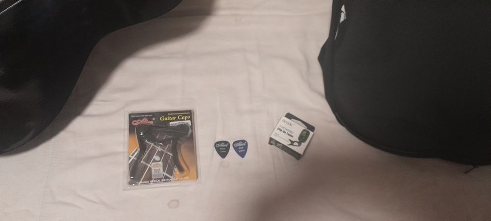 Продам гитару новую