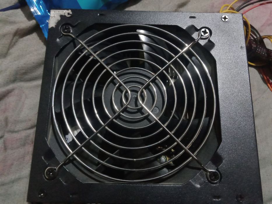 продам блок питание на 650 ватт