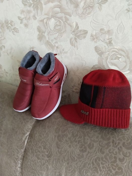 Куртка, ботинки, кепка