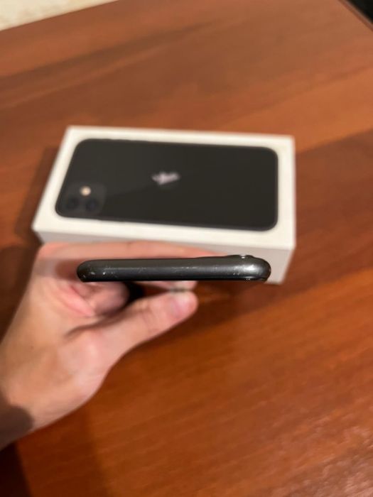 iPhone 11 .64GB.