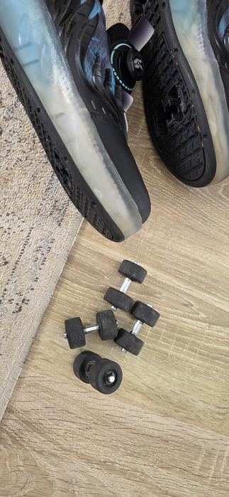 Adidasi cu role detasabile si lumini led - marime 36