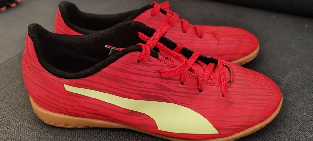 Vând ghete noi fotbal puma 37