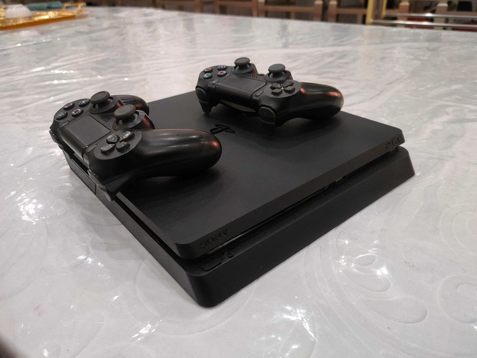 PlayStation 4 slim 512gb 200$