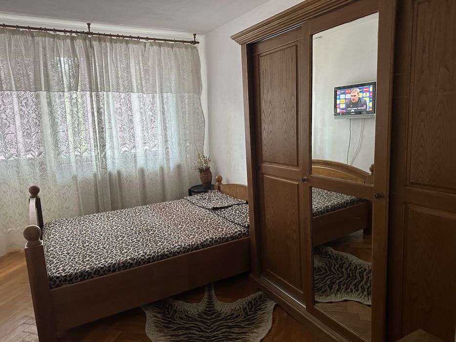 Inchiriere apartament 2 camere  semidecomandat , Calea Bucuresti( Rotonda), langa Spitalul de Neurologie