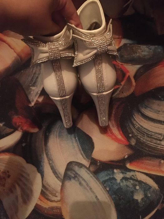 Продам обувь (ботильоны)