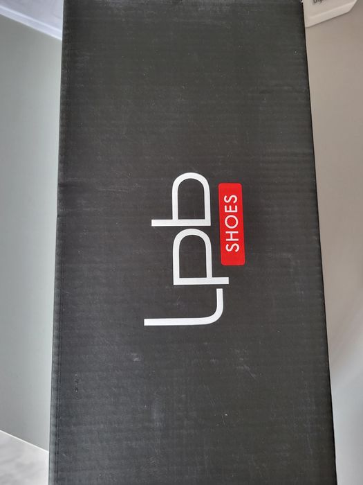 Сандали дамски нови.